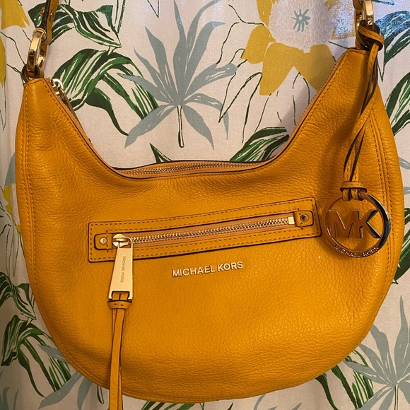 Michael Kors Handbags - MK Crossbody Purse. Michael Kors Handbags - MK Crossbody Purse.